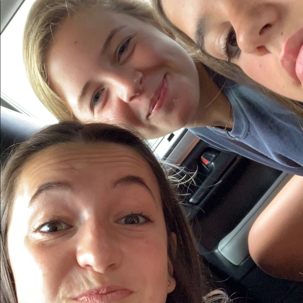 Meet your Posher, Holley